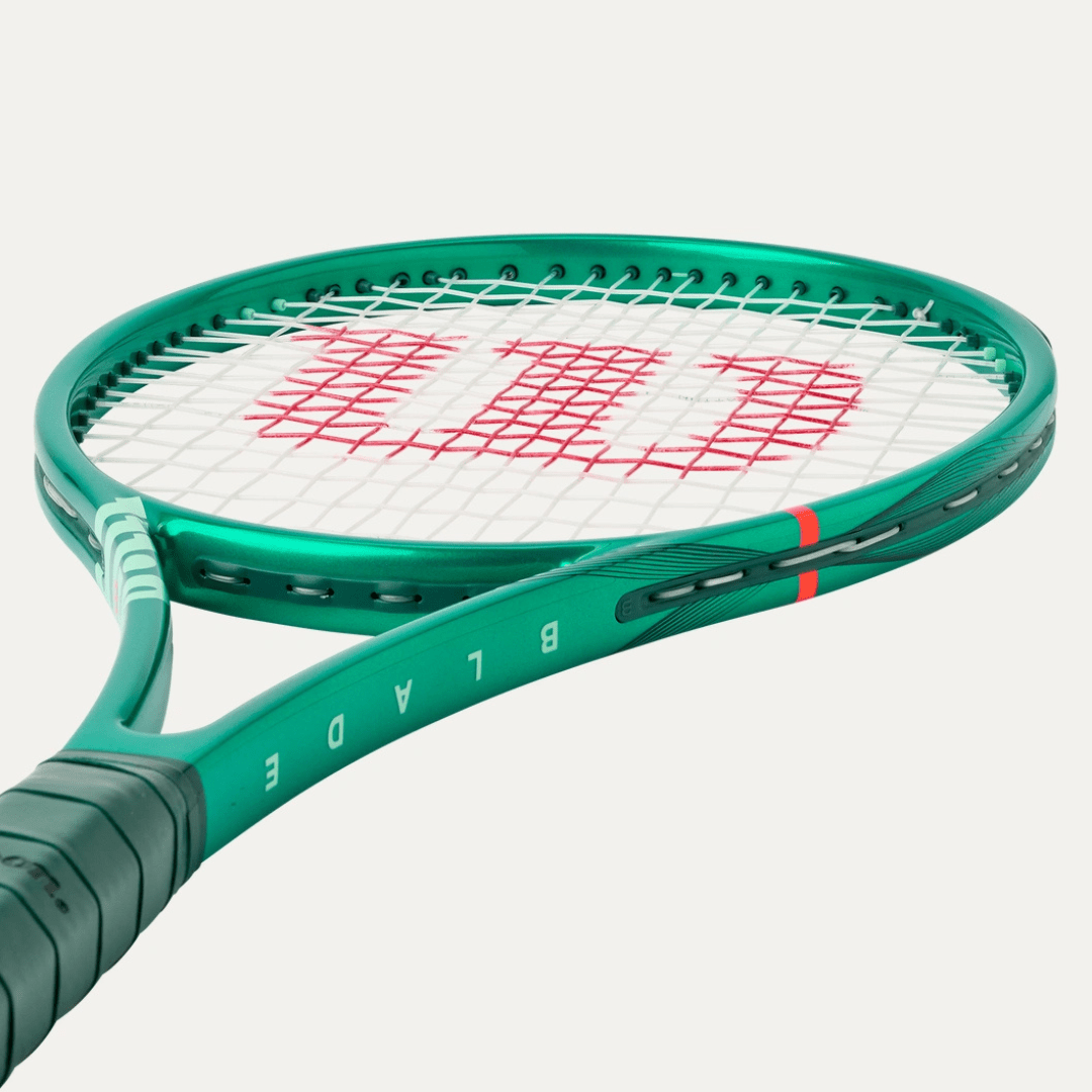 Wilson Blade 98 Pro v10 305g (16x19) tennis racket