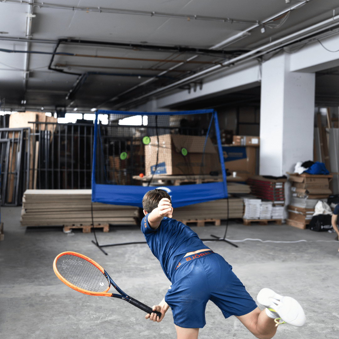 Fast Track Tennis rebounder-net med boldmaskine