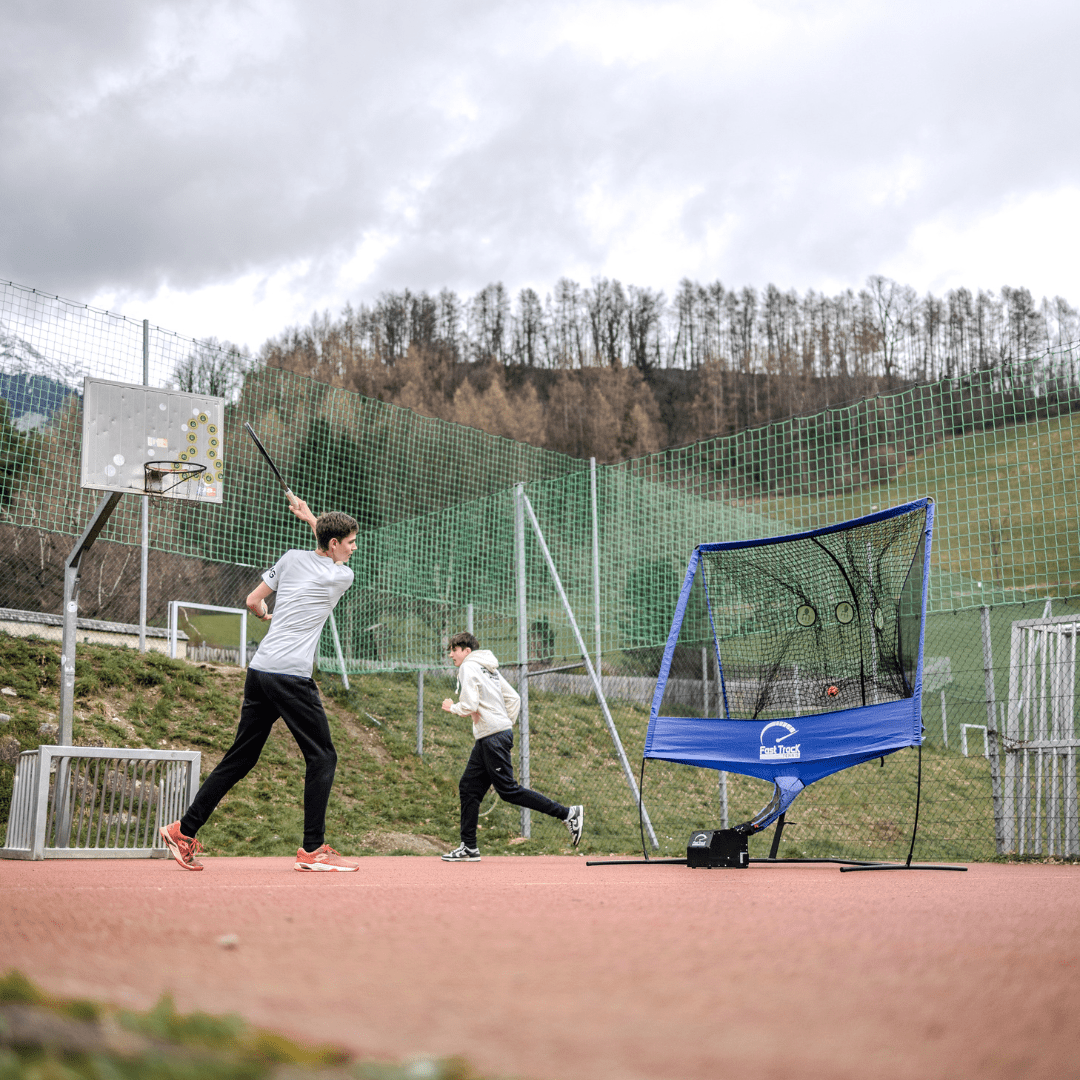 Fast Track Tennis rebounder-net med boldmaskine