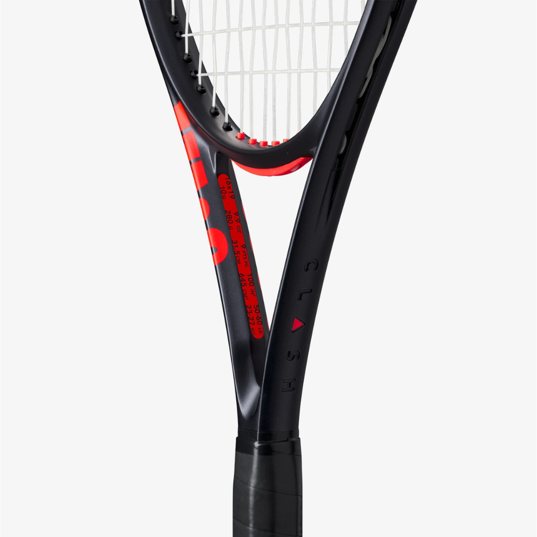 Wilson Clash 100L v3 tennis racket