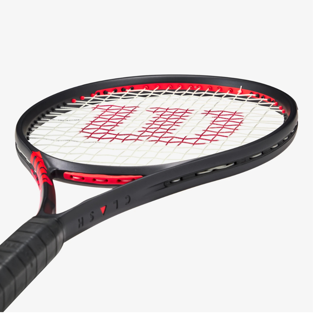 Wilson Clash 100L v3 tennis racket