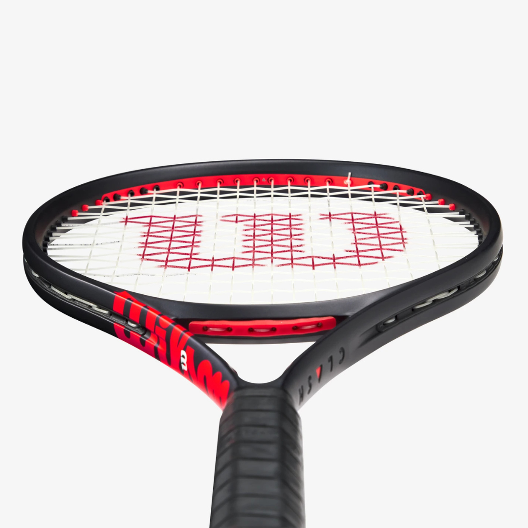 Wilson Clash 100L v3 tennis racket