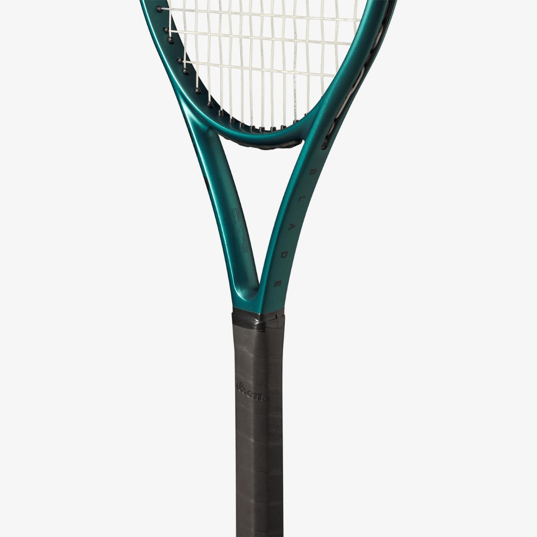Wilson Blade 26 v9 255g (16x19) tennis racket